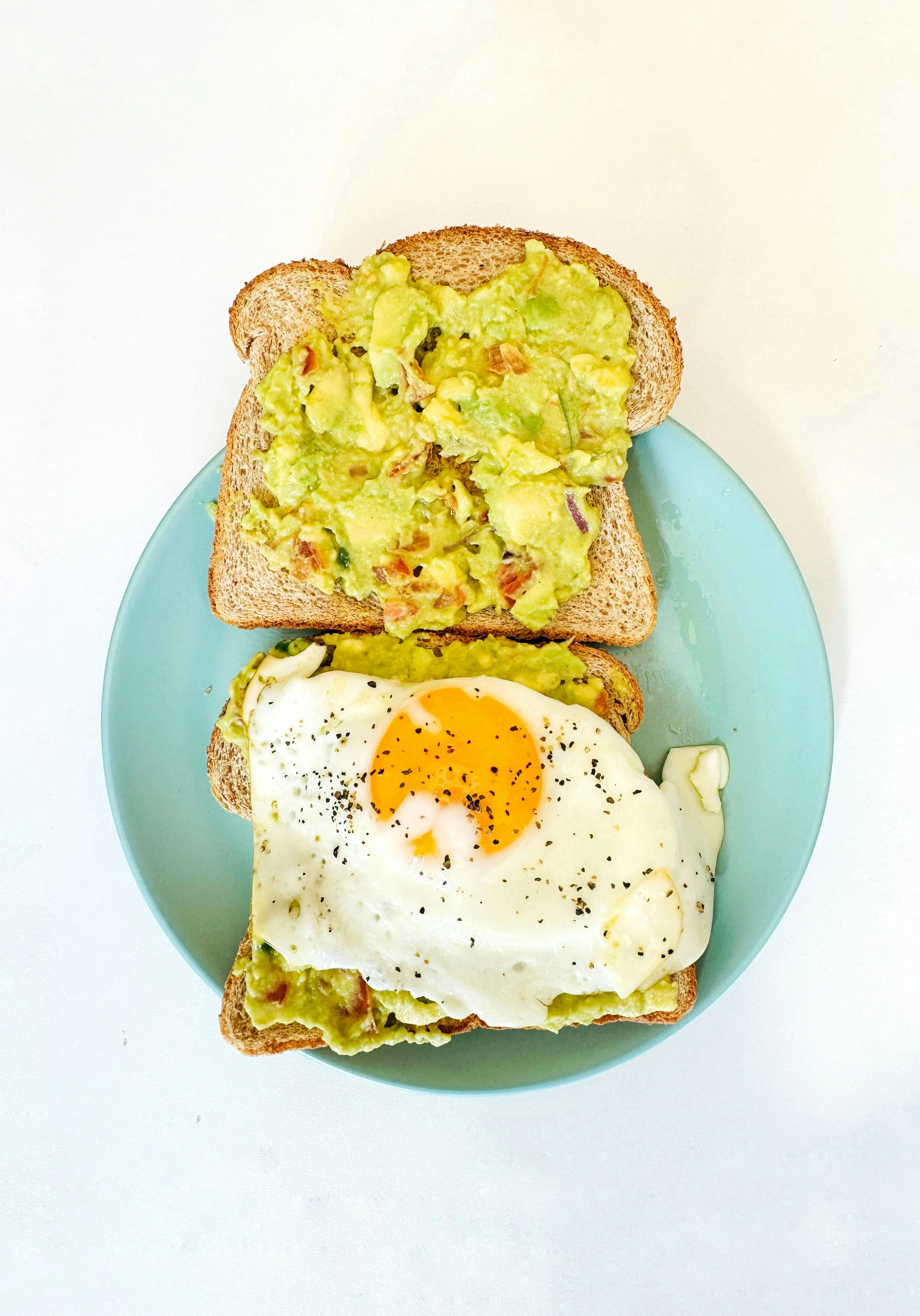 Avocadotoast met gebakken ei